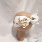 Opaska z kokardą biała w gruszki