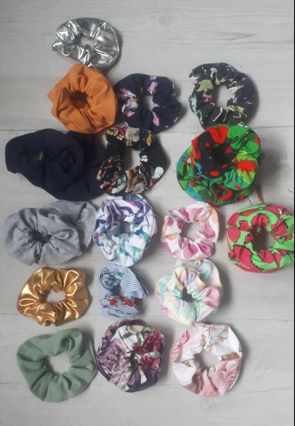 Scrunchy gumka do włosów 3 sztuki - obrazek 3
