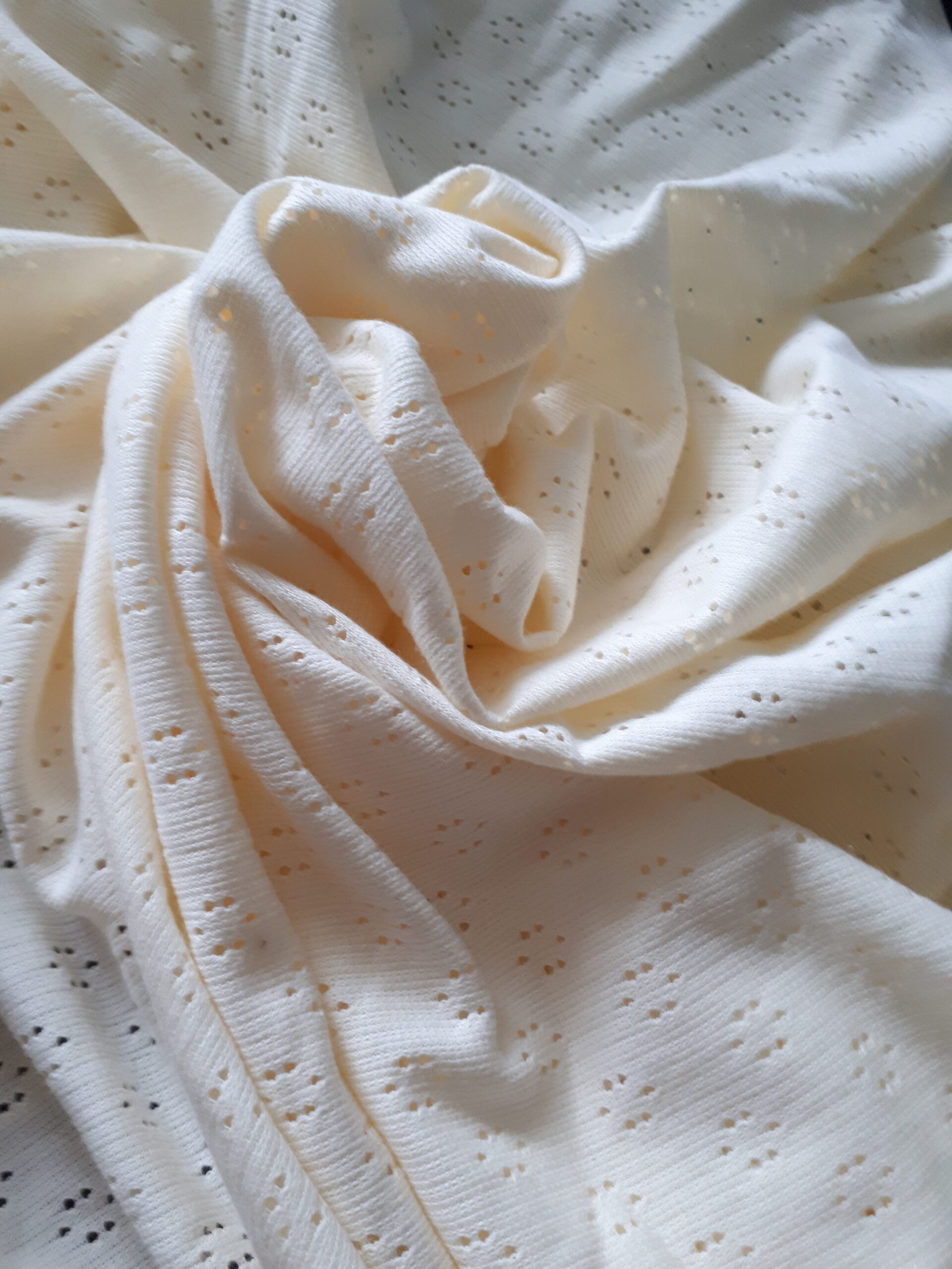 Jersey ażurowy budyniowy - obrazek 2