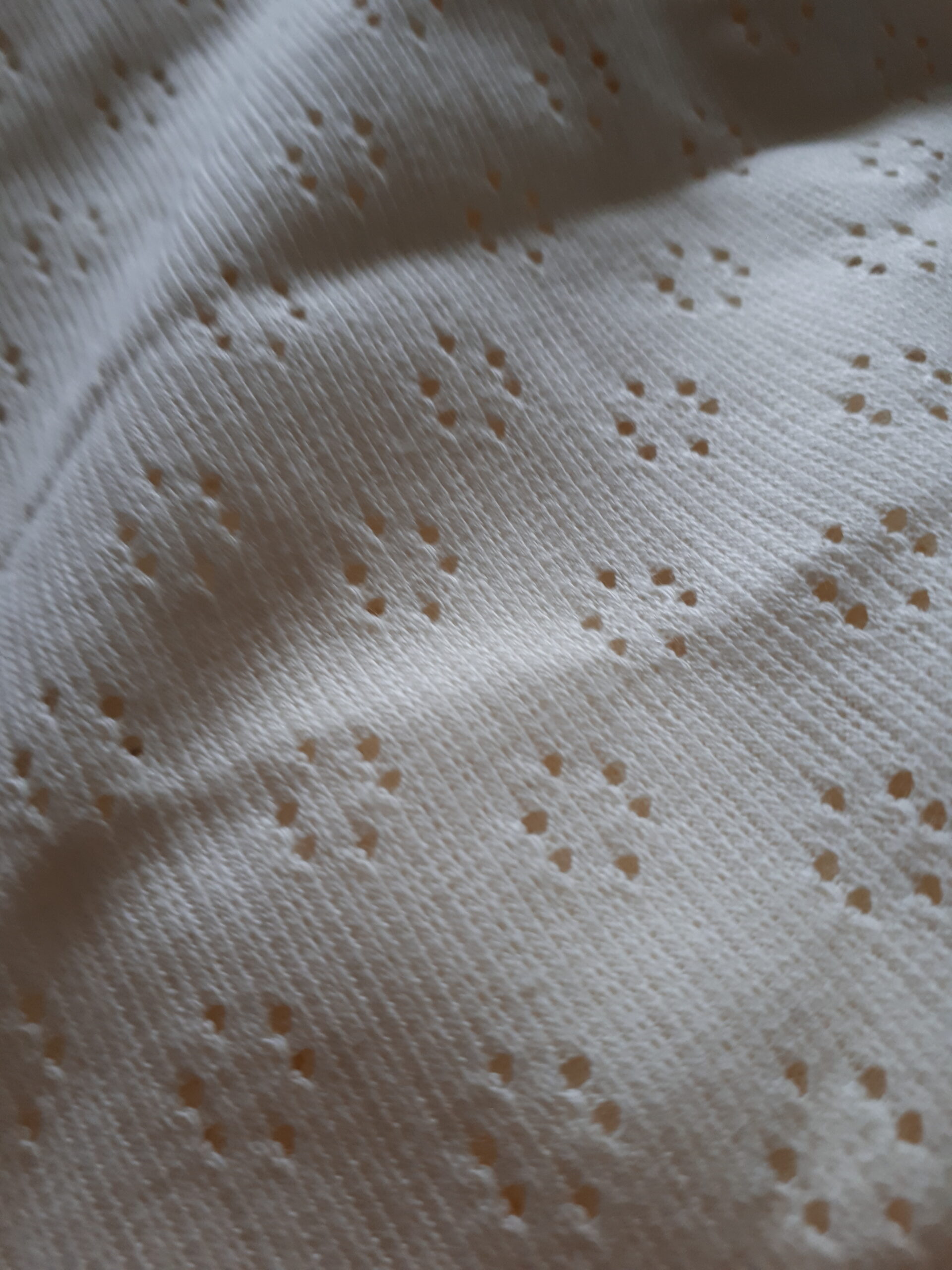 Jersey ażurowy budyniowy