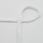 wypustka biała pompon