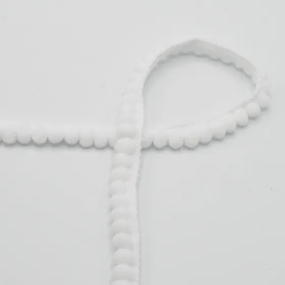 wypustka biała pompon