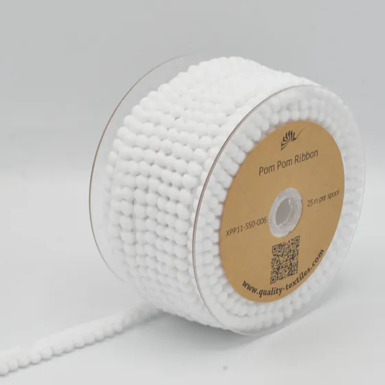 wypustka biała pompon