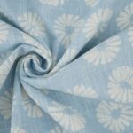 Len naturalny 100% kolor białe kwiaty na błękicie